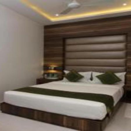Hotel Meriton Mumbai International Airport T-2 외부 사진