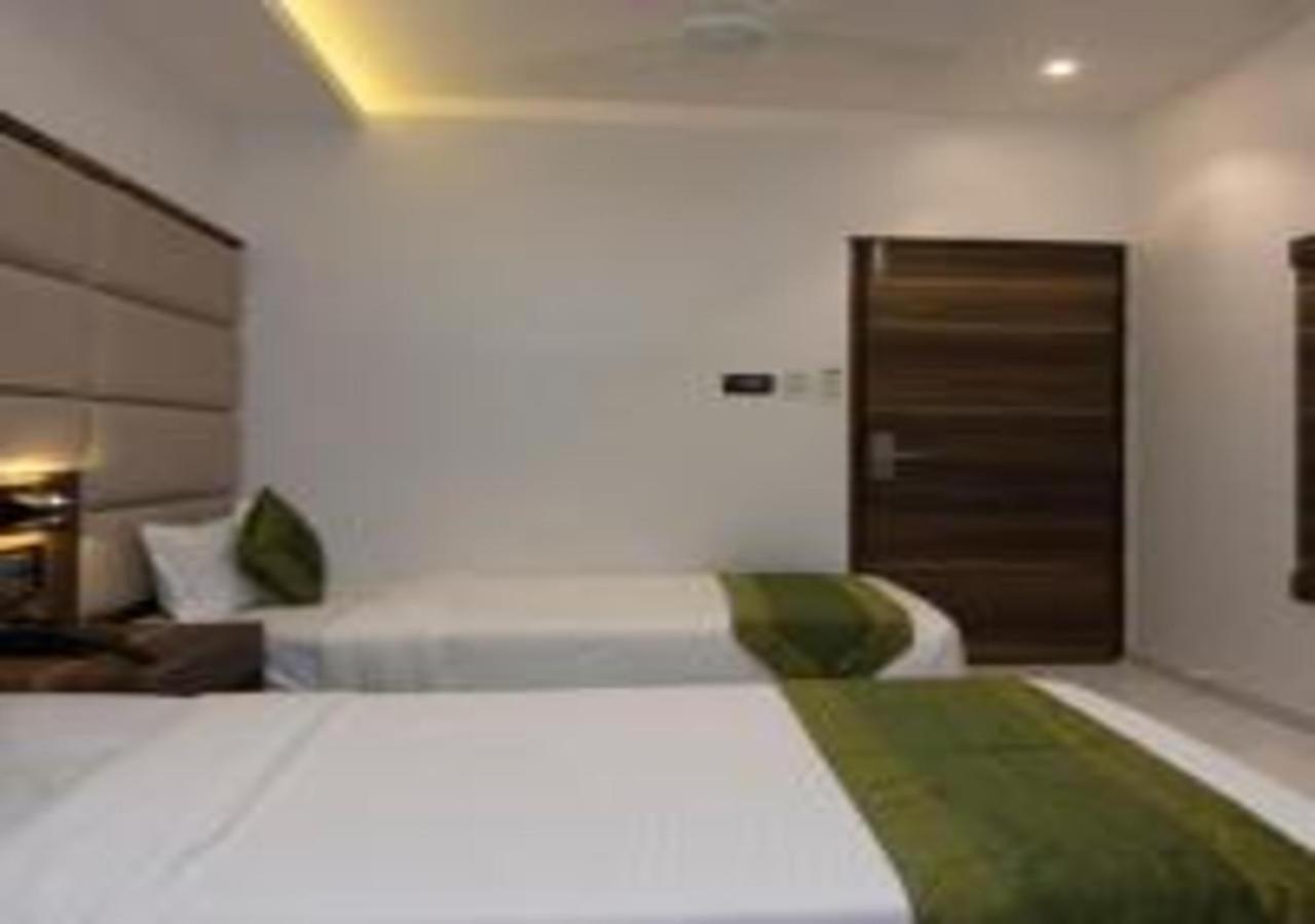 Hotel Meriton Mumbai International Airport T-2 외부 사진
