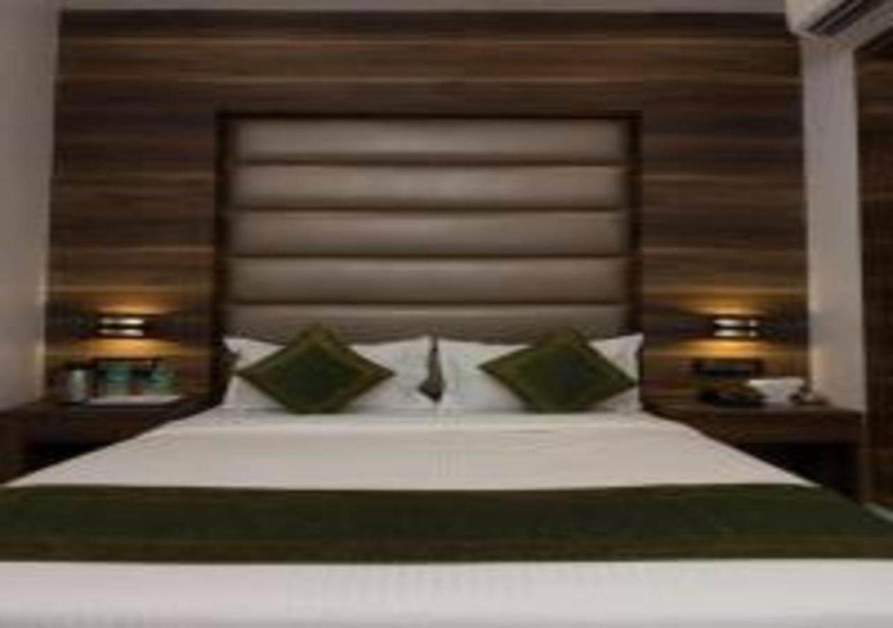 Hotel Meriton Mumbai International Airport T-2 외부 사진