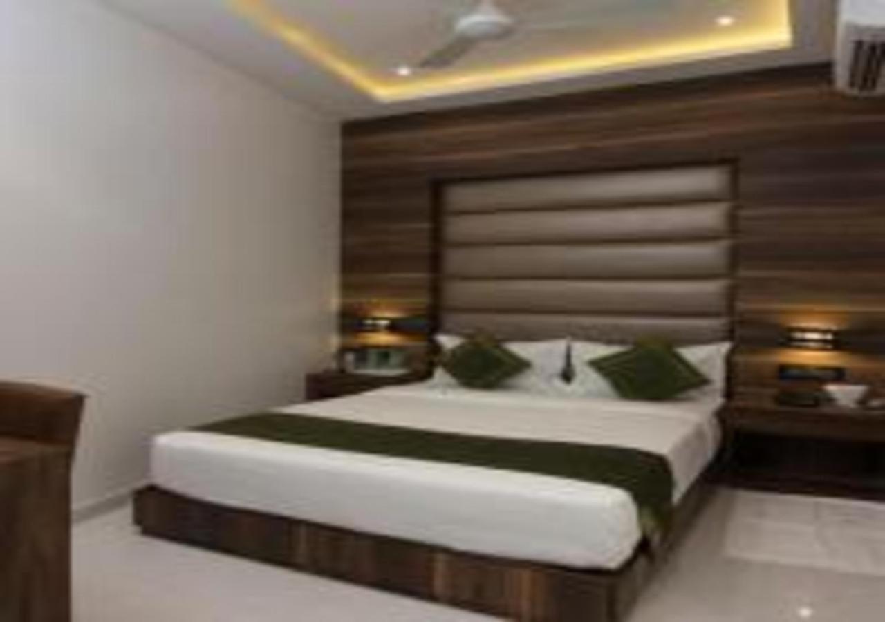 Hotel Meriton Mumbai International Airport T-2 외부 사진