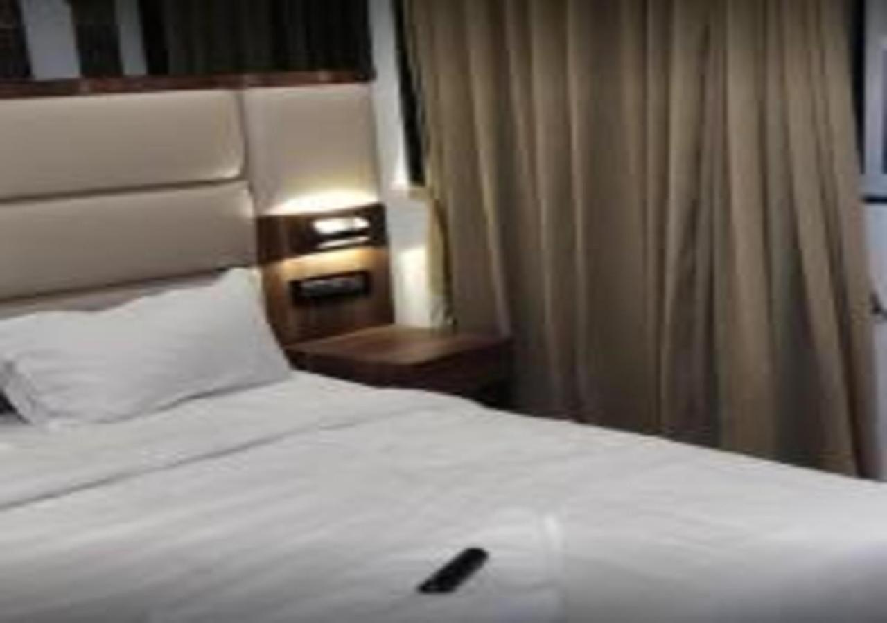 Hotel Meriton Mumbai International Airport T-2 외부 사진