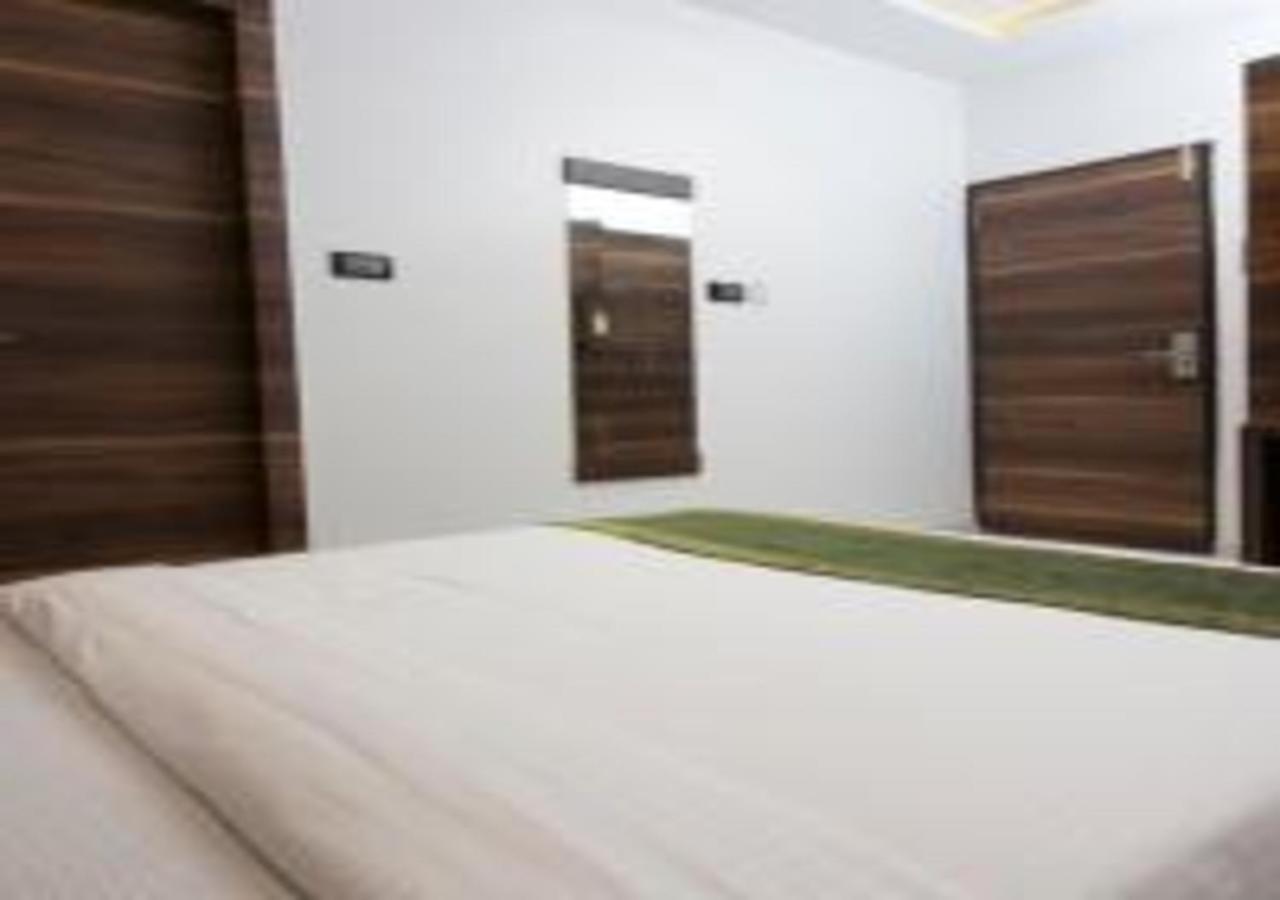 Hotel Meriton Mumbai International Airport T-2 외부 사진